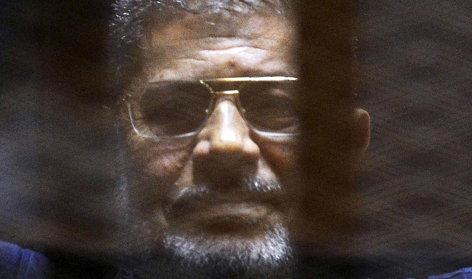 Egipt: uchylono jeden z wyroków dożywocia dla byłego prezydenta Mursiego