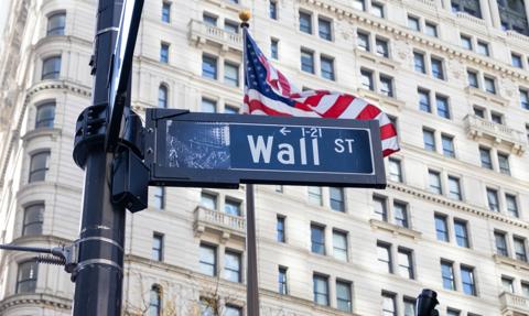 Giełdy krwawią przez wojnę, ale to Wall Street traci najmniej. Jak długo?
