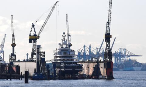 Luna - luksusowy jacht rosyjskiego oligarchy zatrzymany w Hamburgu
