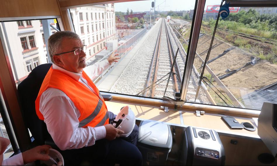 Adamczyk: Polskie koleje muszą być punktualne, przewidywalne i komfortowe