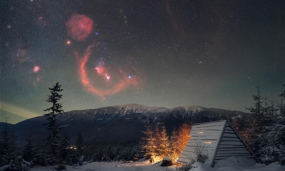 Fotografia z Polski zdjęciem dnia NASA. Przedstawia Oriona nad Babią Górą