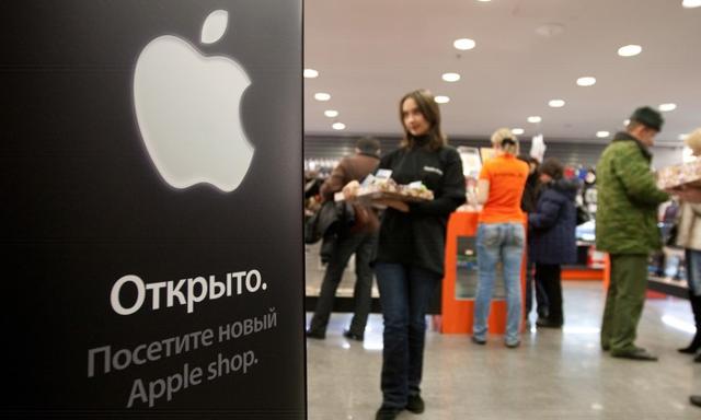 Apple wstrzymuje internetową sprzedaż w Rosji