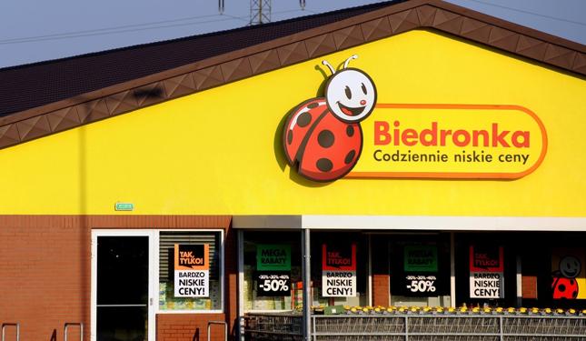 Ile zarabia pracownik Biedronki?