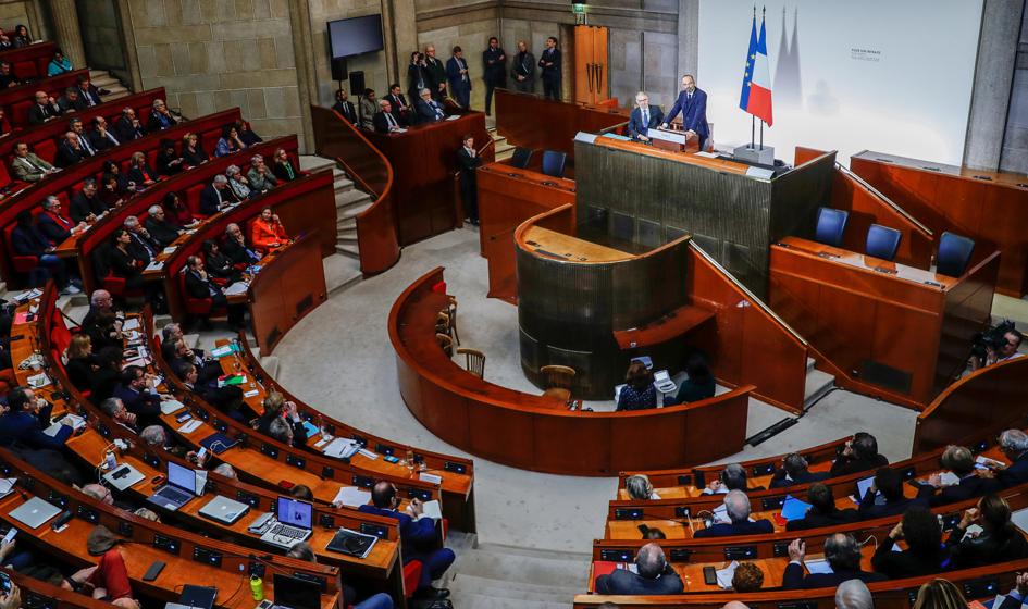 Kontrowersyjne rozszerzenie certyfikatu sanitarnego przegłosowane przez francuski parlament