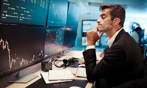 Wall Street bije na alarm. Rentowność obligacji na poziomie 5 proc. to sygnał do cięcia ryzyka