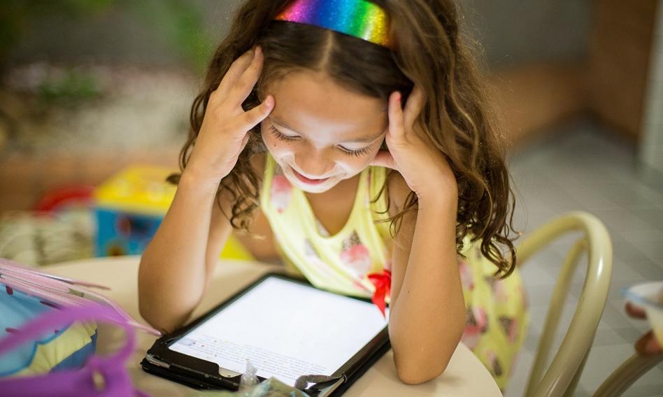 Jak chronić dzieci przed zagrożeniem z internetu? SafeKiddo ma odpowiedź