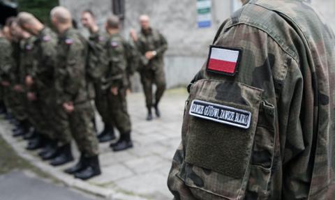 Tysiące chętnych, pensje nawet 22 tys. zł i stabilna praca. Wojsko kusi Polaków