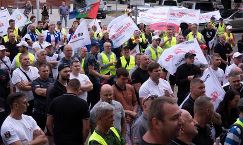 Protest hutników i górników w Katowicach. "Śląsk nie może stać się pustynia bez przemysłu"