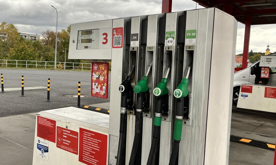 Paliwa wreszcie przestały drożeć. Jest taniej niż przed rokiem