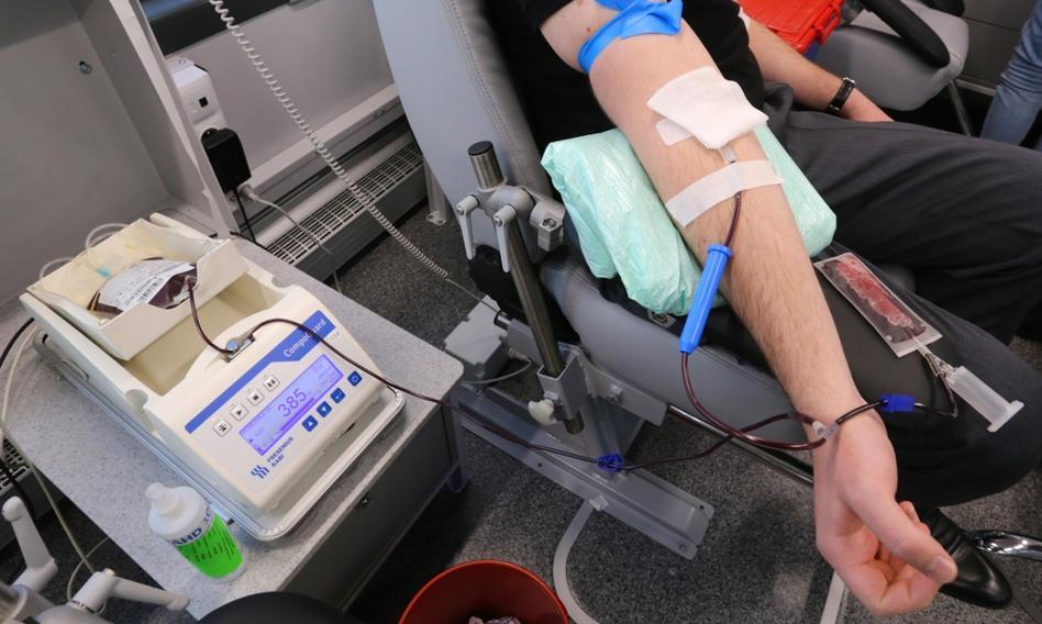Resort zdrowia zarabia na krwi od honorowych dawców? "Wydajemy za opłatą"