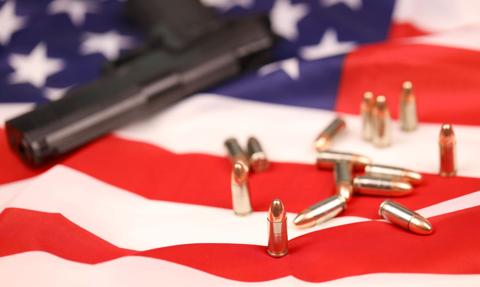 Coraz więcej Amerykanów codziennie chodzi z bronią w ręku