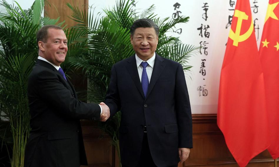 Xi Jinping przyjął byłego prezydenta Rosji Miedwiediewa; rozmawiali o wojnie w Ukrainie