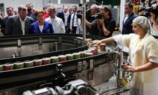 Dawtona tłumaczy się z niskiej ceny owocowych tubek dla polityków PiS