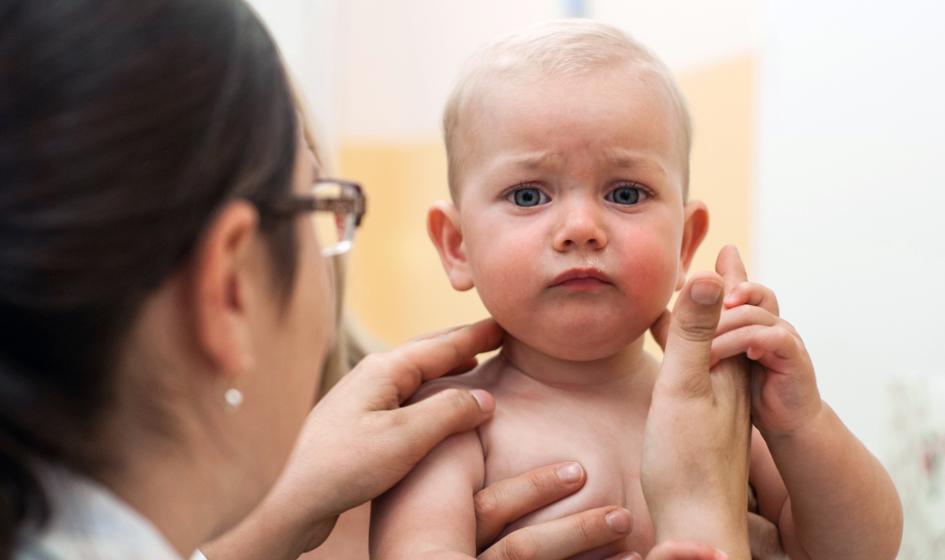 Lekarze, pielęgniarki i położne z POZ będą się uczyć rozpoznawać krzywdzone dzieci