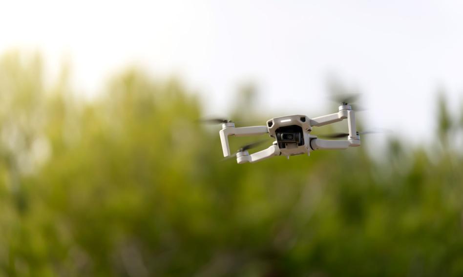 Latasz dronem? Sprawdź zasady, inaczej czekają kłopoty
