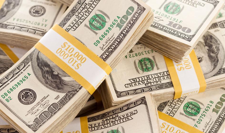 Dolar wci膮偶 trzyma si臋 mocno