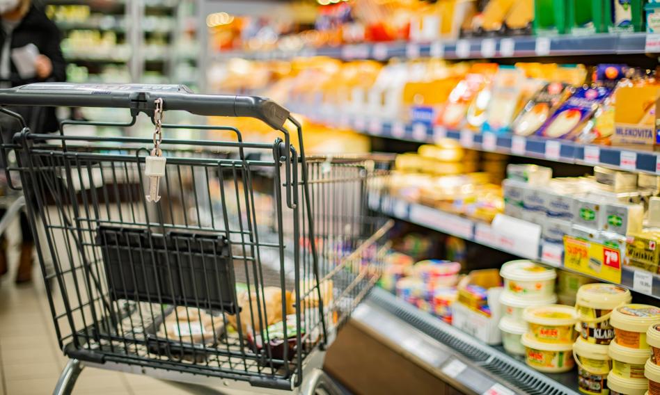 Inflacja w hipermarketach niższa niż w dyskontach. Te produkty podrożały najmocniej