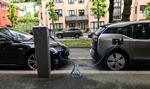 Przy oddziałach ZUS staną stacje ładowania aut elektrycznych