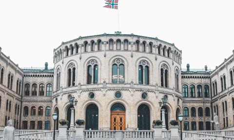 Róźnica 10 miejsc. Norwegia z najbardziej podzielonym parlamentem w historii