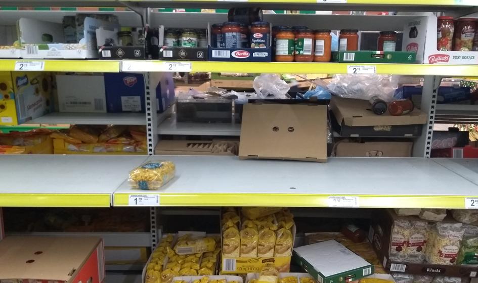 Ponad połowa Polaków boi się pustych półek w sklepach [Badanie]