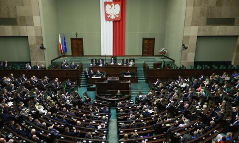 Ile zarabia poseł? Pensja i dieta to ponad 18 tys. zł brutto