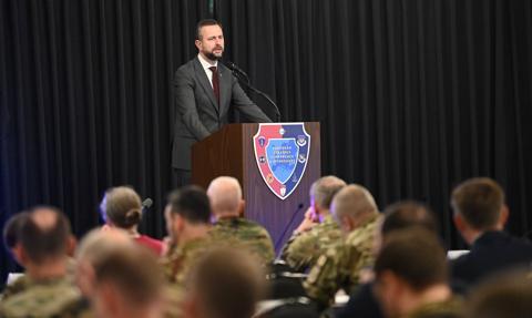"Nie ma NATO bez USA". Potrzeba pilnego zwiększania wydatków na zbrojenia