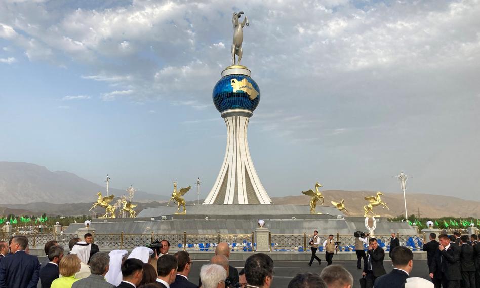 Turkmenistan tworzy "farmy trolli". Władza chce ratować swój wizerunek