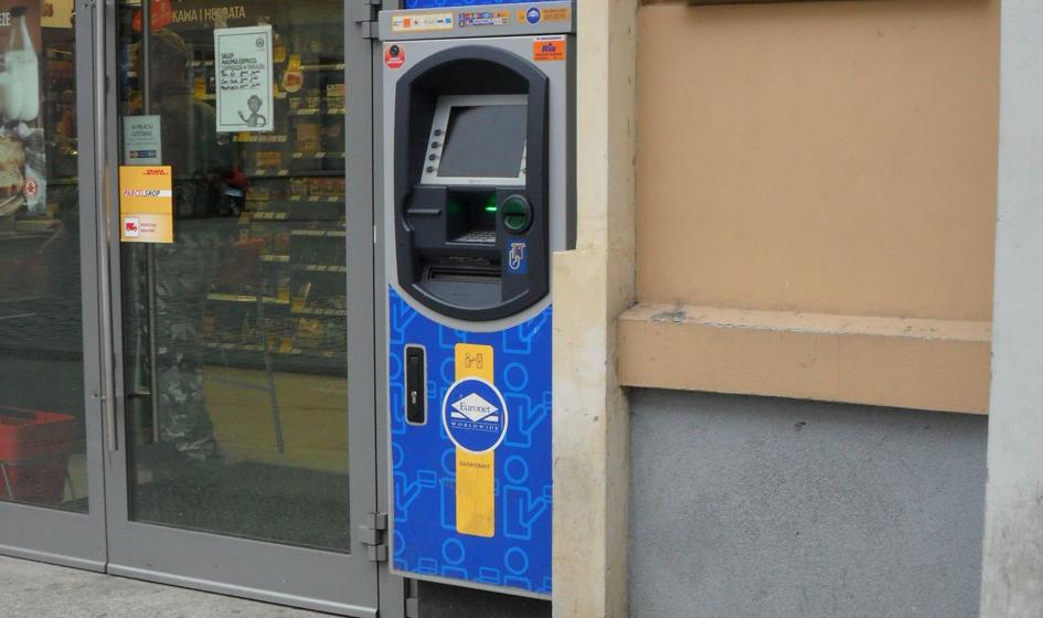 Klienci Pekao zapłacą więcej za korzystanie z bankomatów Euronet