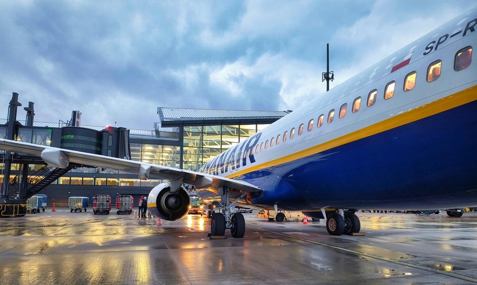 Ryanair groził podwyżkami. Teraz mówi, że będą, ale nie takie straszne
