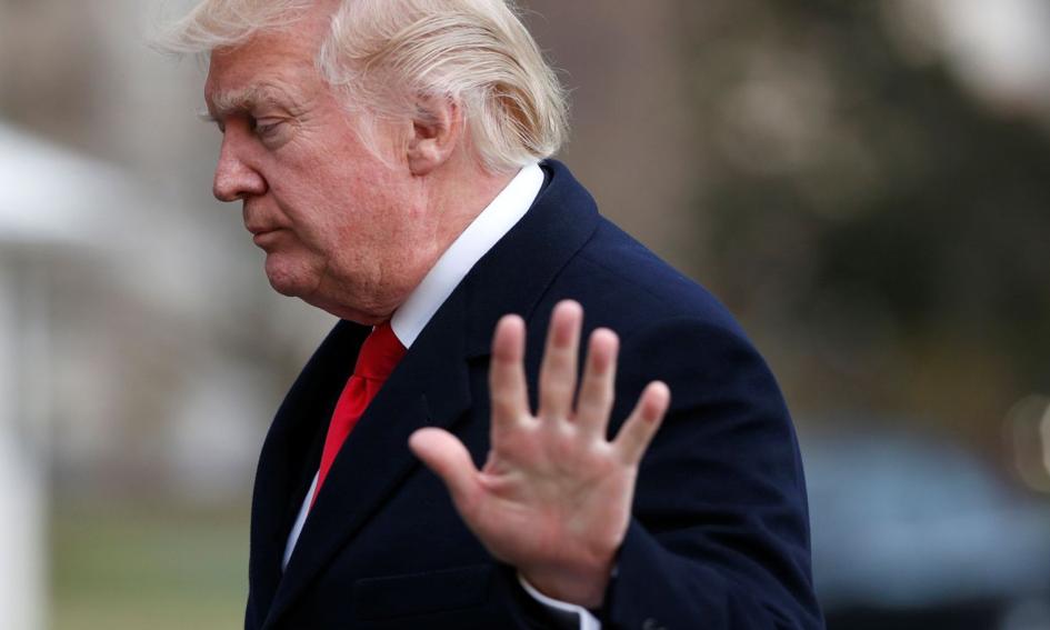 Rynki wątpią w skuteczność Trumpa. Dolar tanieje, na giełdach spadki