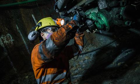 Niezdrowe uzależnienie od paliw kopalnych. Odbija się na PKB i... liczbie zgonów