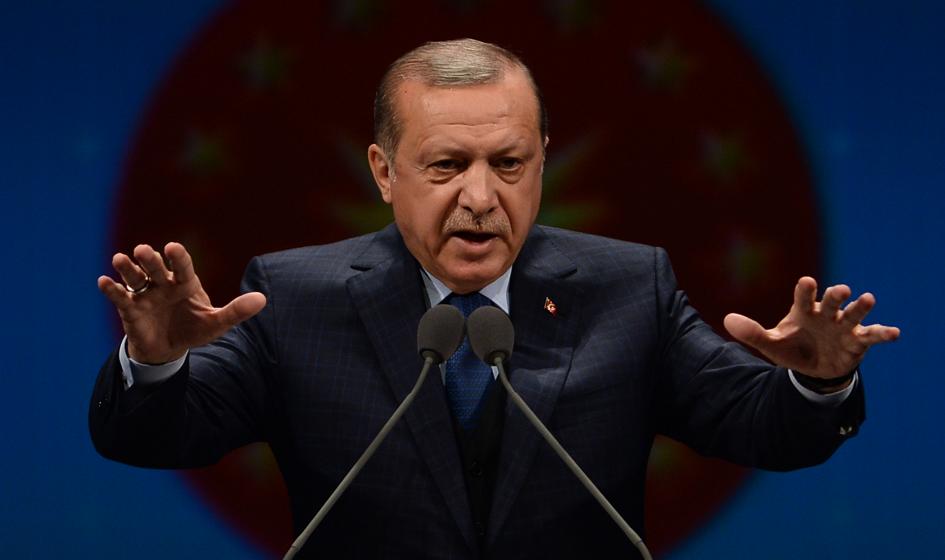 Erdogan: Zatrzymaliśmy "ohydny atak gospodarczy"