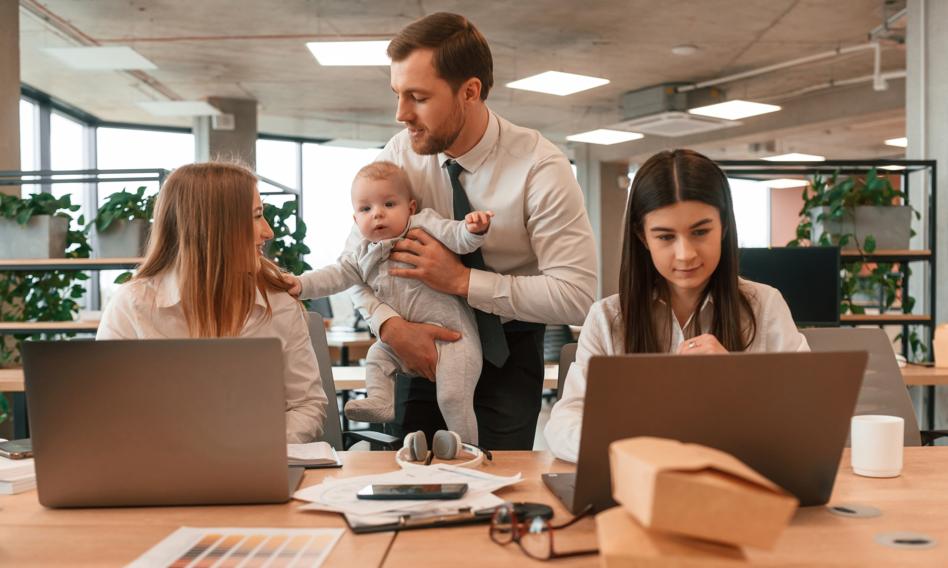 Dzieci w biurze. Czy firma może zakazać przyprowadzania pociech przez pracowników?