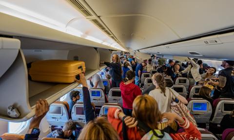 Ryanair zwiększy limit darmowego bagażu podręcznego. Zmiany już w te wakacje
