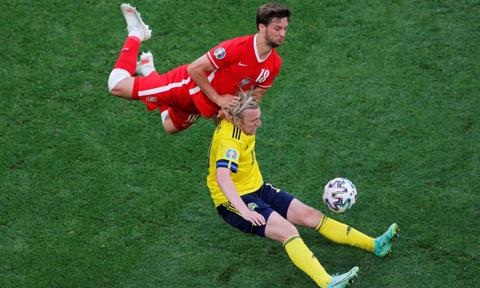Inwestorzy przed meczem o Mundial w dobrych nastrojach. Wirtualna Polska odbija od dna, Sfinsk Polska wstaje z popiołów