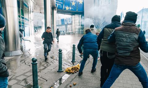 Paraliż Brukseli i starcia z policją. 10 tysięcy rolników na ulicach