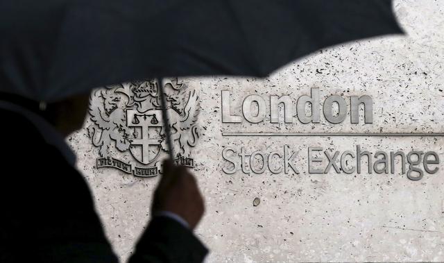 Londyński rynek akcji osuwa się w przepaść. Największa spółka ucieknie do USA?