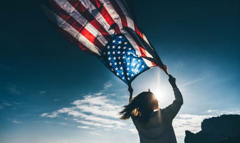 Do więzienia za znieważenie flagi USA i to bez dyskusji. Trump wprowadza karę