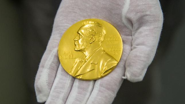 Nobel z fizyki przyznany za matematykę odmiennych stanów materii