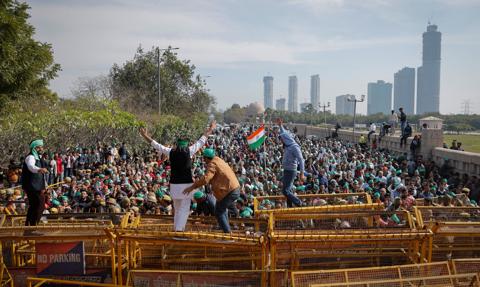 Rolnicy wznowili marsz na Delhi. Znów starcia z policją
