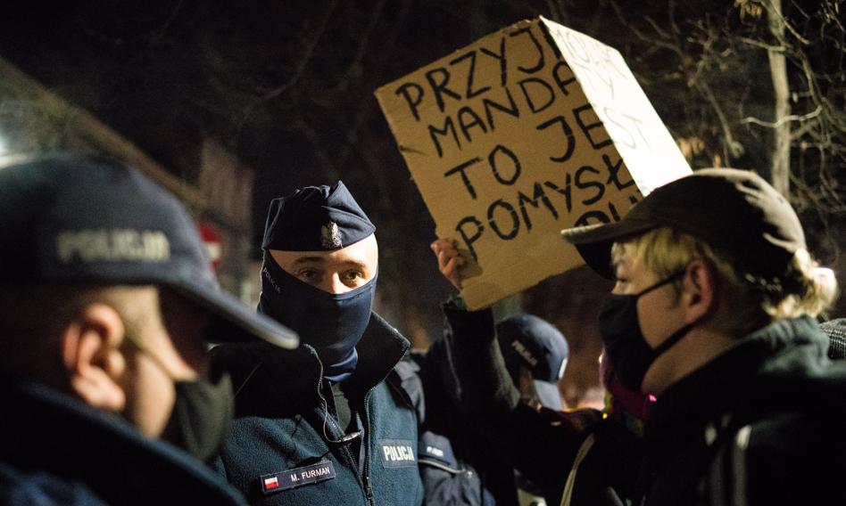 W czasie świąt policjanci nałożyli prawie 12,5 tys. mandatów za brak maseczki