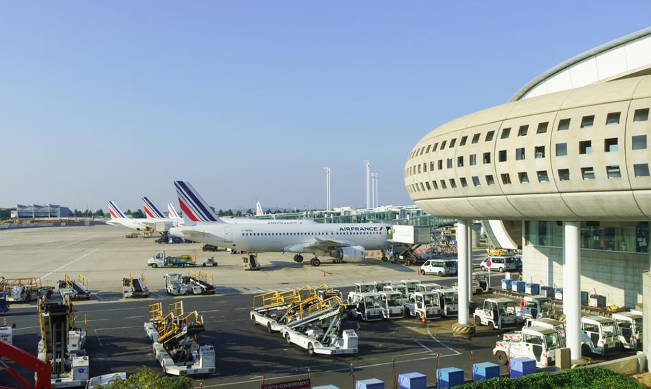 Holendrzy pozbywają się akcji paryskiego lotniska