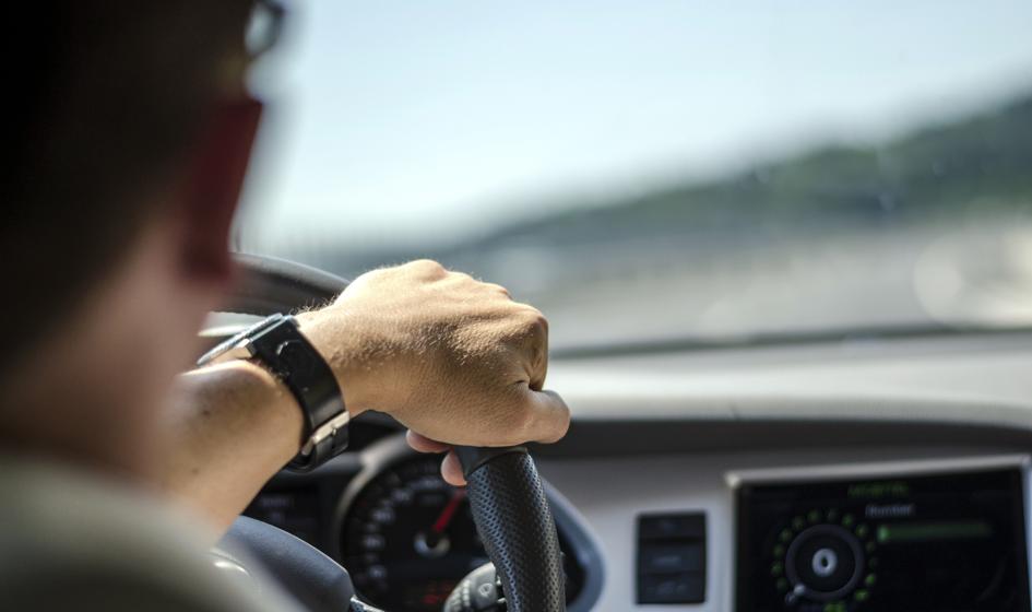 Daimler otwiera szkoły jazdy dla kierowców aut elektrycznych