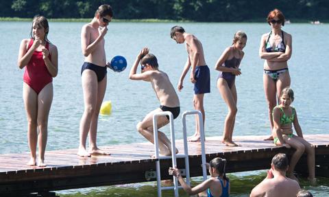 Wakacje 2026 coraz droższe. Za kolonie rodzice płacą nawet ponad 3 tys. zł