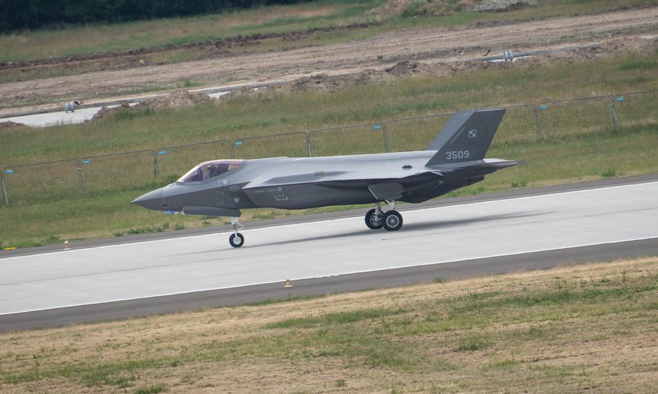 Kolejne F-35 Husarz już w Polsce. W bazie w Łasku stacjonuje już osiem takich maszyn