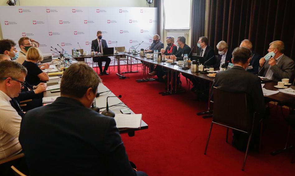 Podwyżki dla nauczycieli. Odbyło się pierwsze spotkanie grupy roboczej