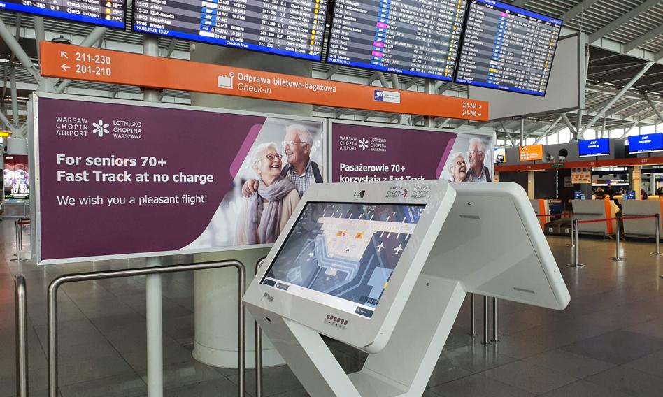 Lotnisko Chopina wprowadziło bezpłatny Fast Track dla pasażerów 70+