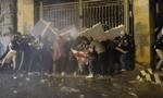 Gorąco w Gruzji. Parlament odwołuje sesję po uszkodzeniu gmachu przez demonstrantów
