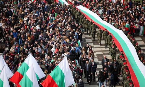 Bułgaria przy urnach po raz ósmy. Czy Rumen Radew zostanie "nowym Orbanem" Europy?