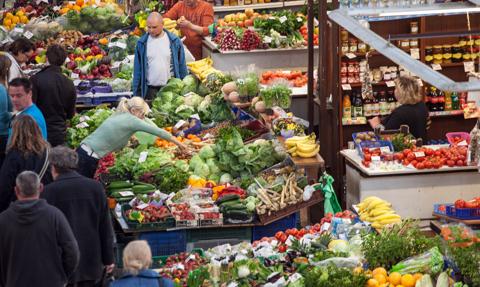 Zerowy VAT na żywność też w 2024 roku? "Wiele zależy od sytuacji materialnej Polaków"